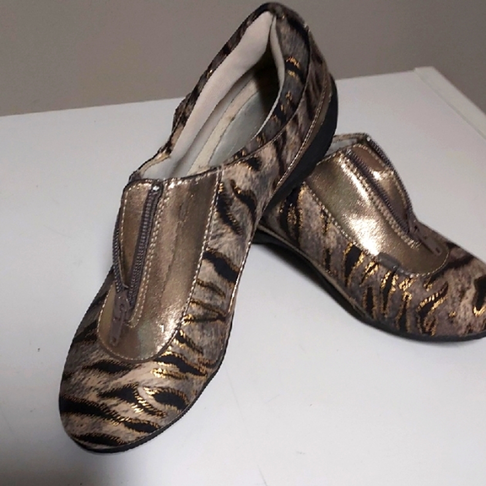 Stylish Metallic Animal Print Women's Shoes